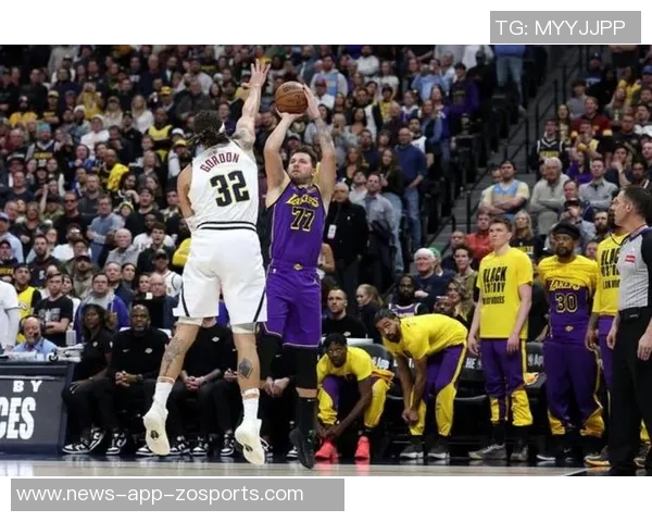 湖人疲态明显防守失利仅得1次抢断快攻得分惨遭太阳压制 湖人疲态明显防守失利仅得1次抢断快攻得分惨遭太阳压制